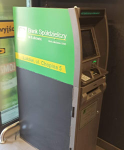 Centrala obraz przedstawia bankomat
